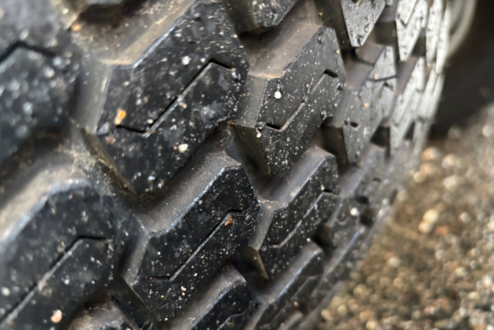 1422202-26 Redskapsbärare EL Nimos Posi-trac med vikplog och sandspridare