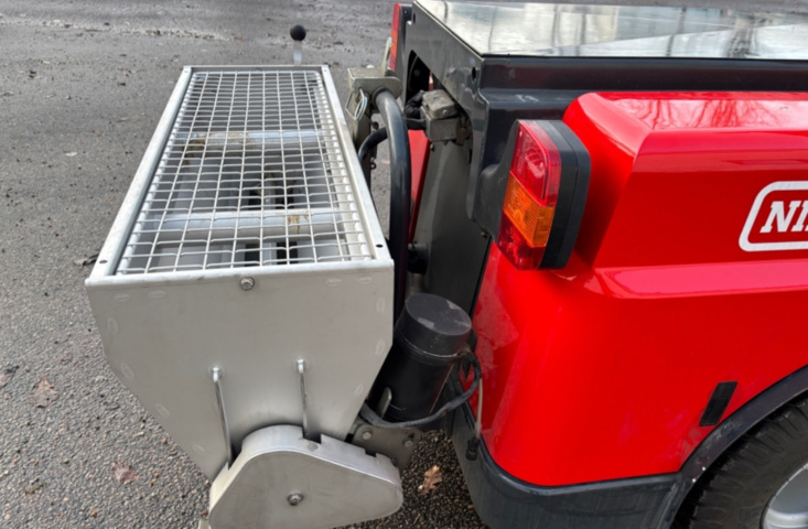 1422202-28 Redskapsbärare EL Nimos Posi-trac med vikplog och sandspridare