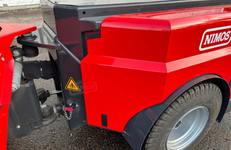 1422202-35 Redskapsbärare EL Nimos Posi-trac med vikplog och sandspridare