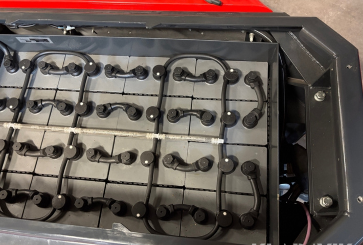 1422202-47 Redskapsbärare EL Nimos Posi-trac med vikplog och sandspridare