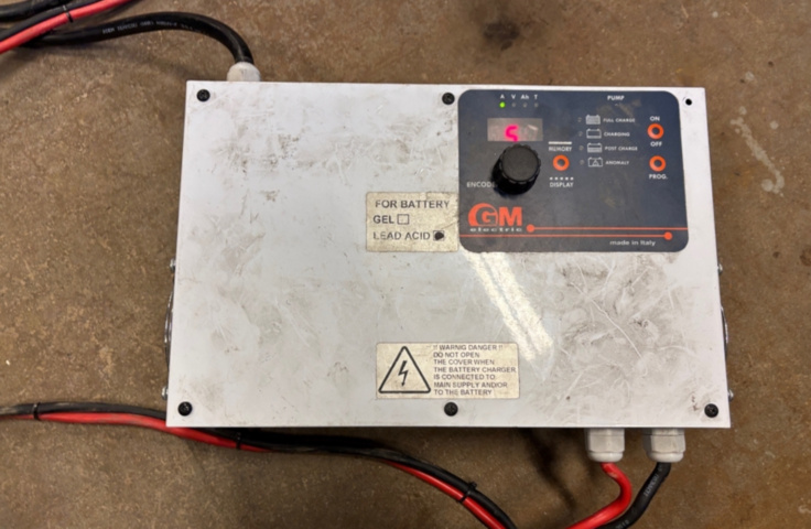 1422202-50 Redskapsbärare EL Nimos Posi-trac med vikplog och sandspridare