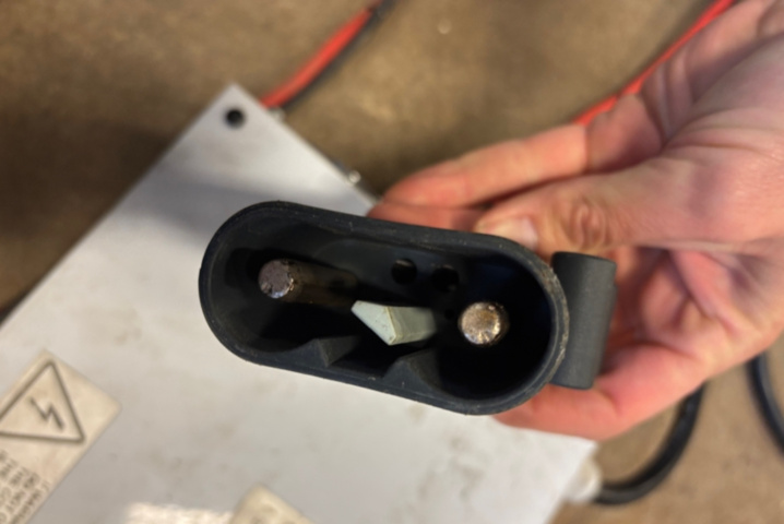 1422202-51 Redskapsbärare EL Nimos Posi-trac med vikplog och sandspridare