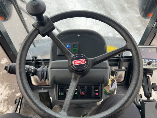 1422202-56 Redskapsbärare EL Nimos Posi-trac med vikplog och sandspridare