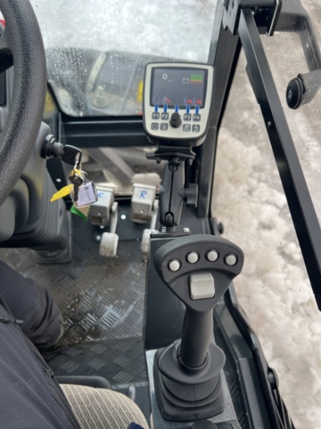 1422202-57 Redskapsbärare EL Nimos Posi-trac med vikplog och sandspridare