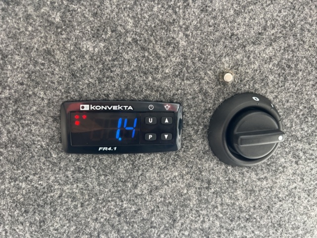 1422202-59 Redskapsbärare EL Nimos Posi-trac med vikplog och sandspridare