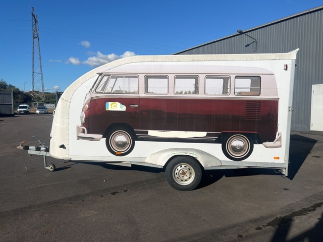 1395668-8 Skåpsläp Sävsjösläpet SSLV 1100 4 (Reparationsobjekt)