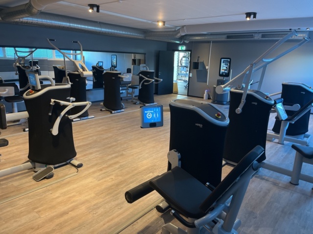 1277257-1 Intelligent gym / smartgym med 8 st gymmaskiner, HUB och tillbehör  - EGYM