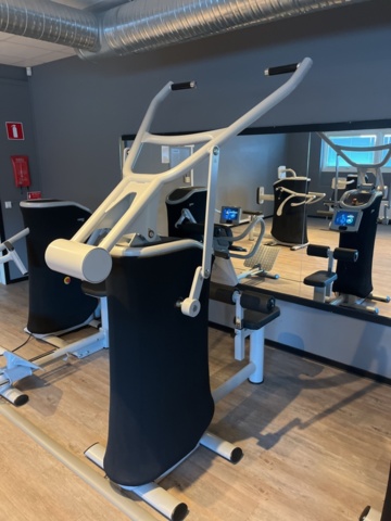 1277257-30 Intelligent gym / smartgym med 8 st gymmaskiner, HUB och tillbehör  - EGYM