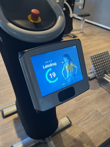 1277257-31 Intelligent gym / smartgym med 8 st gymmaskiner, HUB och tillbehör  - EGYM