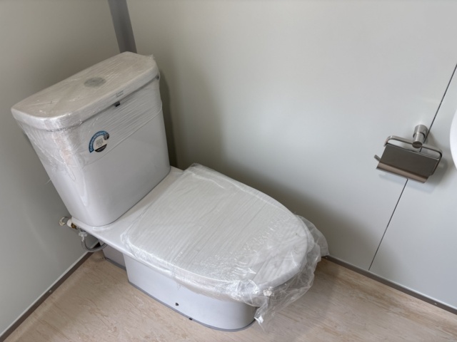 1373443-20 Boendecontainer – 40’ HC med 2 studiolägenheter (oanvänd)