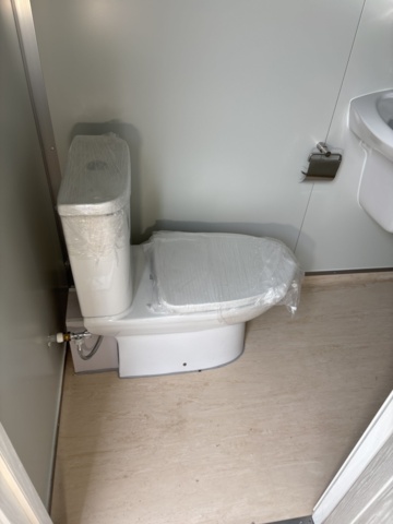 1373443-32 Boendecontainer – 40’ HC med 2 studiolägenheter (oanvänd)