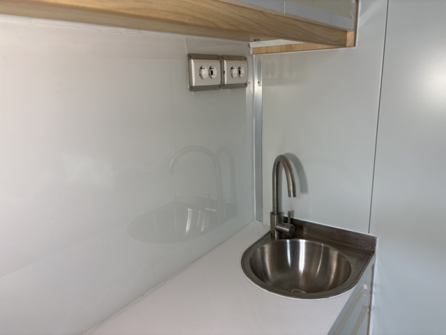 1373443-8 Boendecontainer – 40’ HC med 2 studiolägenheter (oanvänd)