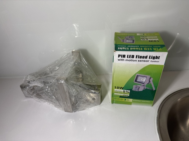 1373443-43 Boendecontainer – 40’ HC med 2 studiolägenheter (oanvänd)