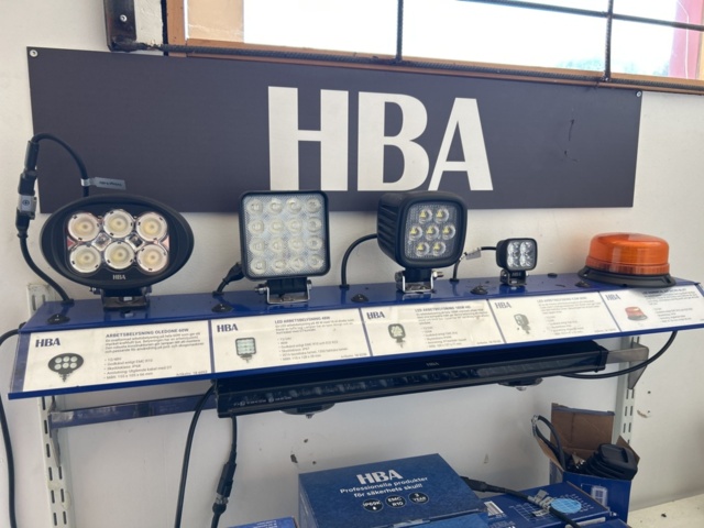 1383257-2 HBA belysningsställ med innehållet