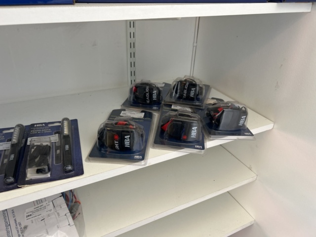 1383257-8 HBA belysningsställ med innehållet