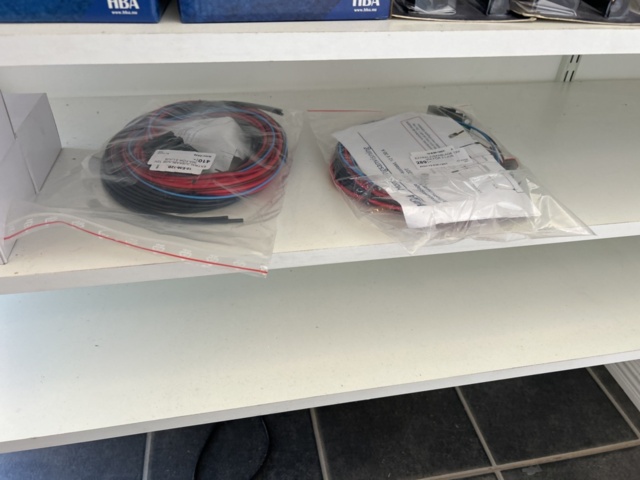 1383257-9 HBA belysningsställ med innehållet