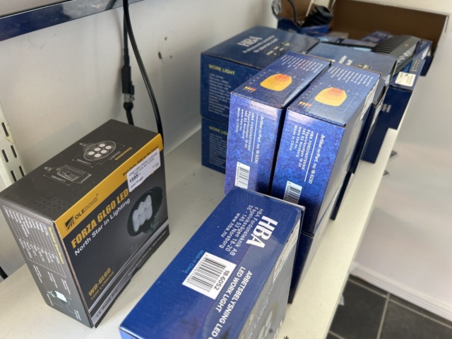 1383257-11 HBA belysningsställ med innehållet