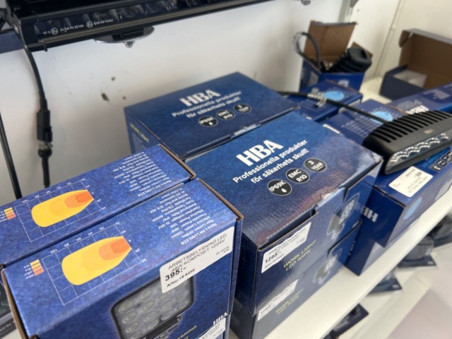 1383257-12 HBA belysningsställ med innehållet