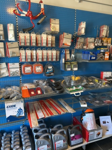 1383258-2 Butiksinredning med innehållet