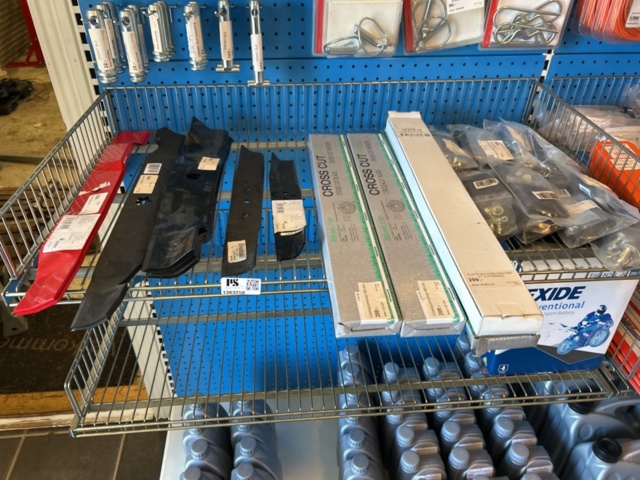 1383258-7 Butiksinredning med innehållet