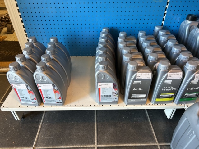 1383258-5 Butiksinredning med innehållet