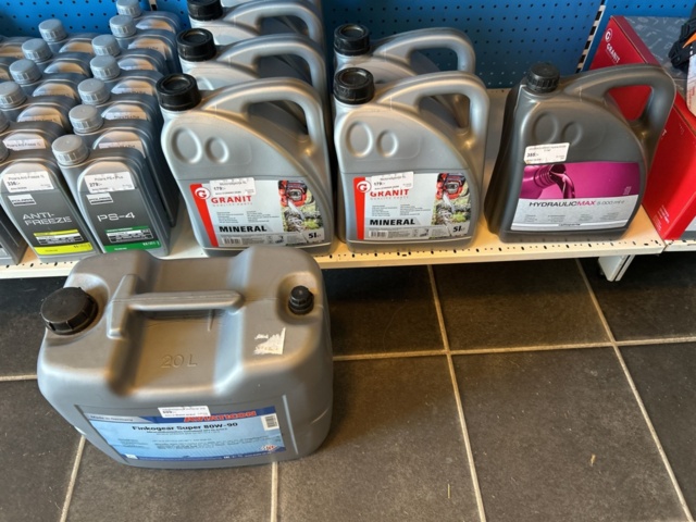 1383258-9 Butiksinredning med innehållet