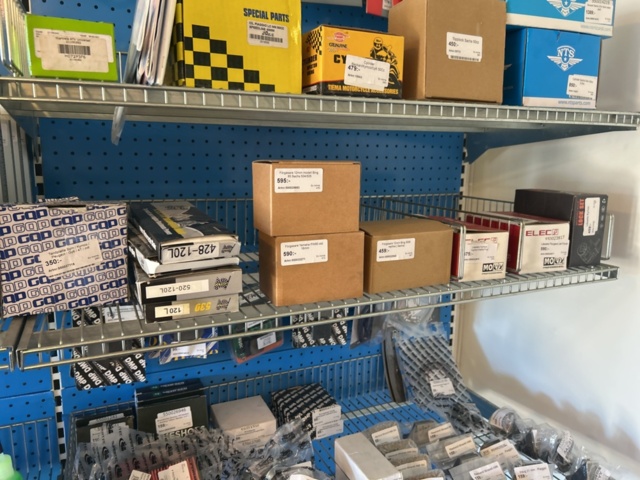 1383258-10 Butiksinredning med innehållet