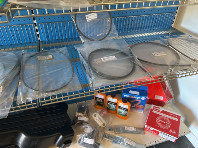 1383258-13 Butiksinredning med innehållet