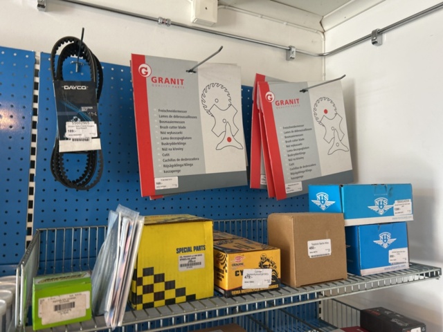 1383258-15 Butiksinredning med innehållet