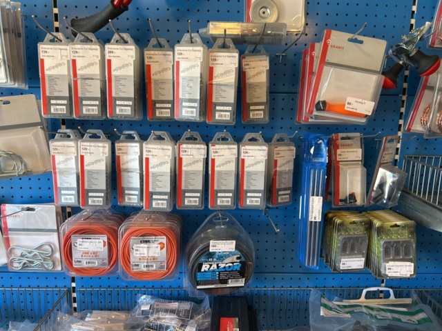 1383258-14 Butiksinredning med innehållet