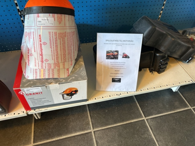 1383258-19 Butiksinredning med innehållet