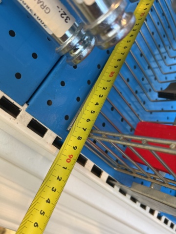 1383258-23 Butiksinredning med innehållet