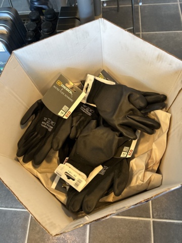 1383259-2 Butikställ med bilvårdsprodukter och tillbehör - LIQUI MOLY m.fl.