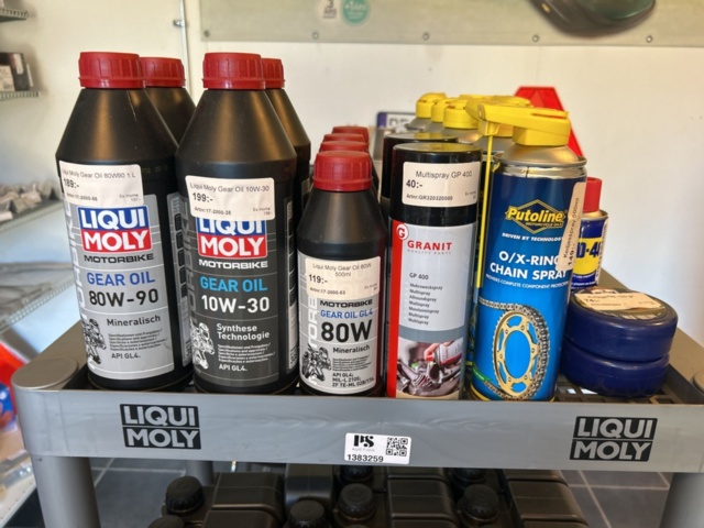 1383259-3 Butikställ med bilvårdsprodukter och tillbehör - LIQUI MOLY m.fl.