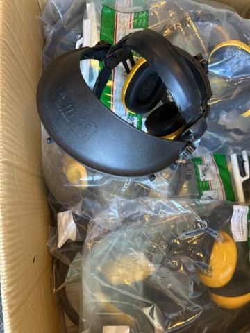 1383261-3 Plastvisir med hörselkåpor