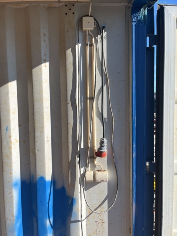 1421556-9 20” Container