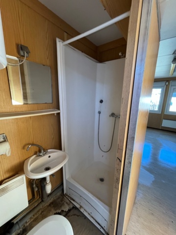 1421557-7 20” containerbod isolerad, dusch, wc