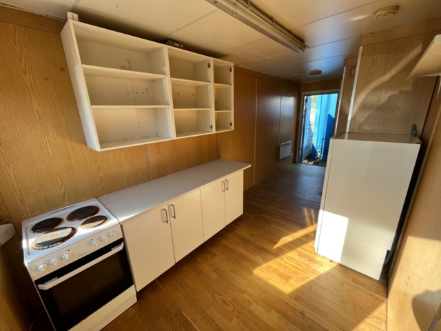 1421558-4 20” containerbod isolerad, dusch, wc