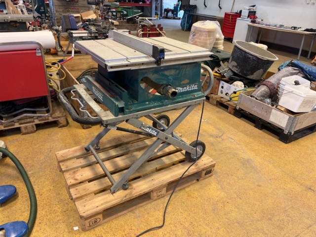 1421559-10 Bordsåg Makita 2704