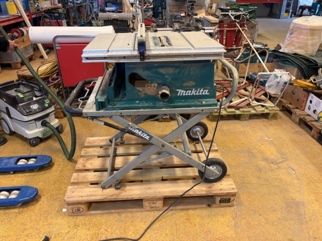 1421559-11 Bordsåg Makita 2704