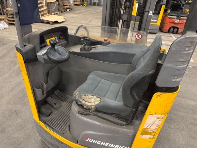 1425316-6 Reach truck Jungheinrich ETV 216