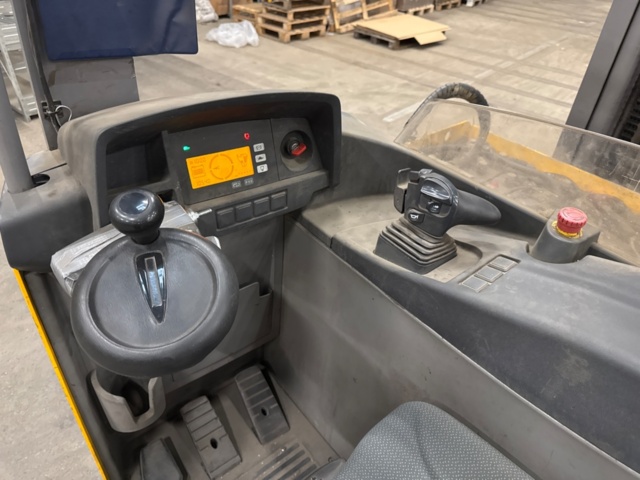 1425316-8 Reach truck Jungheinrich ETV 216