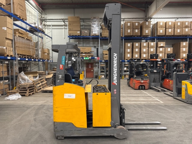 1425318-1 Reach truck Jungheinrich ETV 216