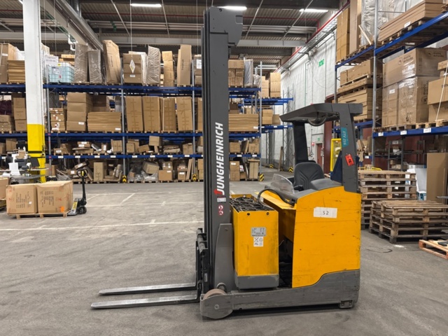 1425318-3 Reach truck Jungheinrich ETV 216
