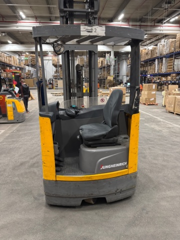 1425318-4 Reach truck Jungheinrich ETV 216