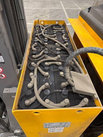 1425318-8 Reach truck Jungheinrich ETV 216