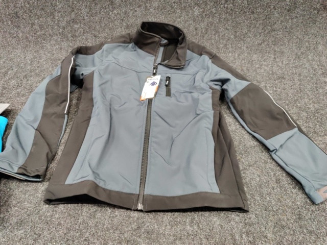 1299773-15 Softshell jackets size S, work shoes size 39 & knee pads