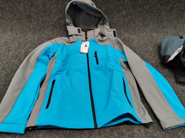 1299773-17 Softshell jackets size S, work shoes size 39 & knee pads