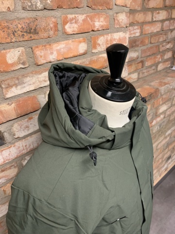 1425470-2 Batteridriven värmejacka, strl M