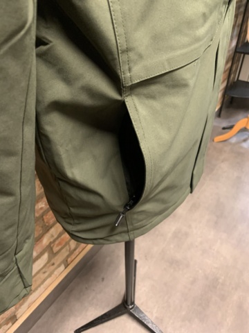 1425470-4 Batteridriven värmejacka, strl M